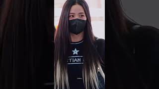 BLACKPINK Jisoo heading to Paris