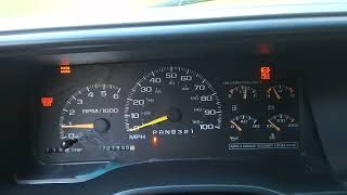 1999 Chevy Suburban startup (10-8)