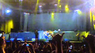 IRON MAIDEN - 2 minutes to midnight & Afraid to shoot strangers [Live in Paraguay 29/09/2013]