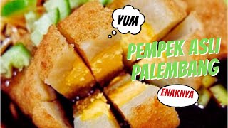 Akhirnya dapat kiriman pempek asli palembang langsung di goreng dan makan guys, enak banget ⁉️