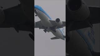 WET KLM BOEING 777 DEPARTURE #aviation #planespotting #ytshorts #airport #plane #yt #schiphol