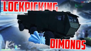 LOCKPICKING TRUCKS and SELLING the DIMONDS! (GTA RP FiveM CMG)