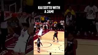 Kai Sotto with a thunderous jam!