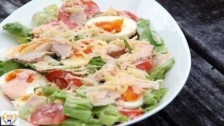 Fresh green salad with chicken, vegetables and cheese