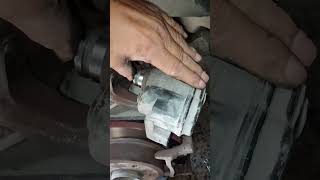 كيفية دفع المكبس للخلف في الفرامل الكهربائيه! -Patin de frein ar r.kadjar#automobile #car #mechanic