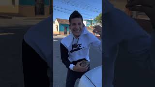 Ella pensó que vendía sus fotos 😱 || ronaldvallez #comedia #humor #short #shorts