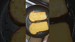 Простой тост с яйцом и сыром/Slmple, toast with egg and cheese