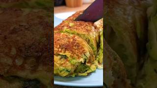 КАБАЧКОВЫЙ РУЛЕТ 😋 на сковороде! Healthy breakfast of zucchini. Рецепт в описании.