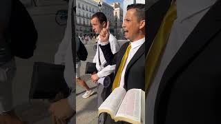 Em Madrid, as testemunhas de Jeova também não crêem que Jesus é Deus. Eles nos mandaram embora.