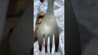 SPORK Titanium : un combo « cuillère fourchette-couteau » de seulement 20 grammes ! (En titane) !👍