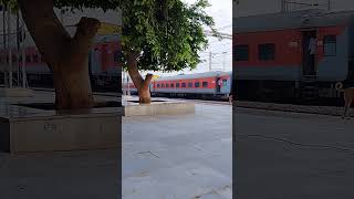 12925_paschim express 🔥⚡ super exlration 🚄 #train #trending #viralvideo #indianrailways #viral