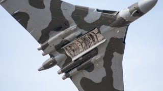 Avro Vulcan's Final Show + Near Inverted Roll + Red Arrow Flypast