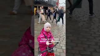 Kid on bike only stops for streetmusic 🚲😎 #busker #streetmusic