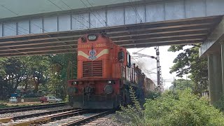 MPS action of Ernakulam Pune superfast express at Kanhangad |Kalyan WDG3A Twins13577+13561