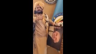 Taaliban Removing president ashraf ghani’s Photo ط/لبان عکس اشرف غنی پایین کرد #Shorts