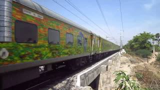 LGD WAP7 YPR - DEE Duronto Thunders Towards Ghatkesar at 120 kmph !!