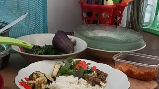 Makan siang seadanya di Blitar