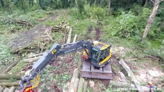 Velling van loofhout op veenachtige grond met Volvo en Husqvarna.