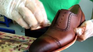 Tutorial: How to color your leather shoe with Stahl Easy Crust™