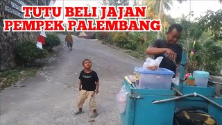 BELI PEMPEK PALEMBANG DIK MUGO,KUAHNYA MANTAP SEGER.