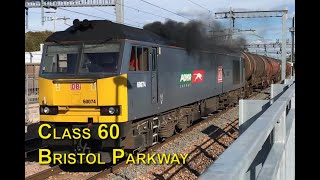 Pociągi - Class 60 z beczkami i chmurą spalonego diesla w przelocie przez Bristol Parkway.