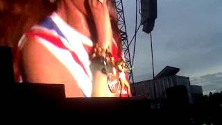 rihanna vfestival 2011 front row must see