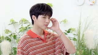 남우현, 대만 EBC 플레이제이 스타 게릴라 인터뷰 포토타임 속 빛나는 아우라