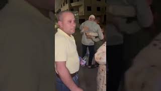 لحظات مؤثرة لحظة الافراج عن الصحفي الفلسطيني علي دار علي من سجون الاحتلال و لقاءه عائلته