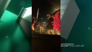 TORCEDORES DO FLAMENGO RECEPCIONAM O TIME COM FESTA APÓS EMPATE COM O PALMEIRAS