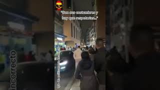 Le roban el móvil a una mujer en plena celebración marroquí, en Barcelona.