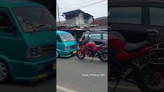 Motor VS Angkot, Klo dah gini siapa yang harus ngalah?