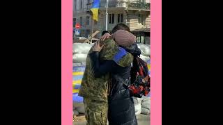 Ukrainian soldier got down on one knee and proposed to his girlfriend, surrounded by sandbags.