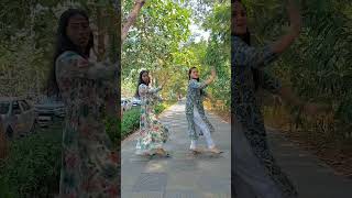 Gulabi sharara |Thumak Thumak 💗💟#shortsvideo#ytshorts#trending#dance#gulabisharara#pahadi#dancecraze