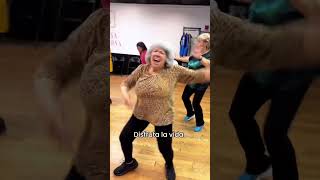 Bailar amar reir, la tercera edad es lo mejor del mundo.