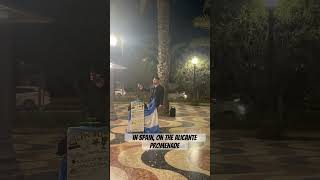 simply magical voice of a street singer in Alicante / волшебный голос певца в Аликанте, Испания