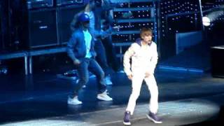 JUSTIN BIEBER INTRO & LOVE ME 12.21.10