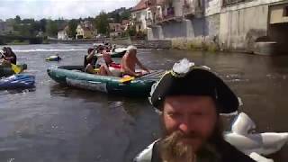 Vltava 2018 s piráty 6. ročník - sjíždění jezu U Liry 3.8.2018