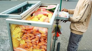 makan pinggir jalan di Jakarta rujak buah