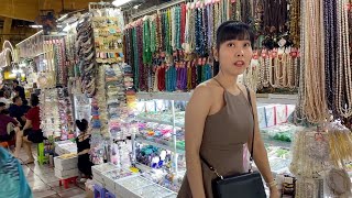 Benh Thanh Market -THIS PLACE IS CRAZY!