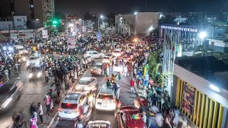 Direct • Jet d'eau - les patriotes dans les rues de Dakar, une foule enthousiaste...