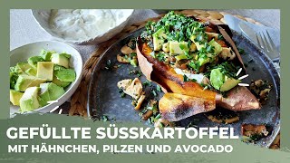 Gefüllte Süsskartoffel mit Hähnchen, Pilzen und Avocado. Ein schnelles und einfaches Sommerrezept!