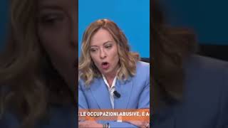 "Occupare è giusto". Scandaloso che la sinistra permetta questo.