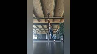 How to pole dance? - part 4 of making your own flow - beginner pole fitness - pole tutorial