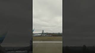 Alaska airlines 737 landing at Seattle Tacoma International Airport #aviation #pov #alaskaairlines