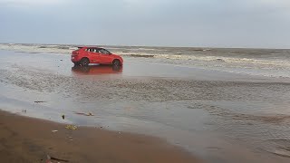 అయ్యో| అలల మధ్యలో కారు #shorts #mallimoggala|Car at Beach| How to save a car that sinking?