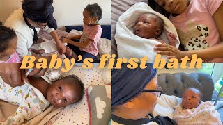 BABY’S FIRST BATH | *NEWBORN* FIRST BATH 😍