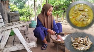 Memasak Masakan Di Pedesaan Sayur Nangka Muda Dan Lauk Ikan asin