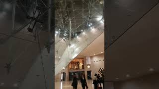 O mistério da Pirâmide Invertida do Louvre #shorts