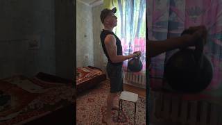 Гиря 32кг на бицепс (более менее чисто) #shorts #бицепс #гиря #спорт