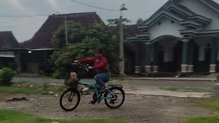 Main Sepeda Bareng Kucing si Oyen